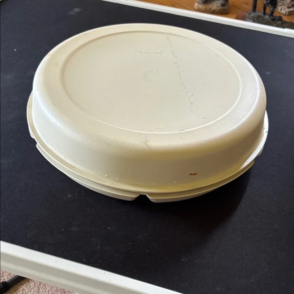 Tupperware Beige Snack Server with Lid